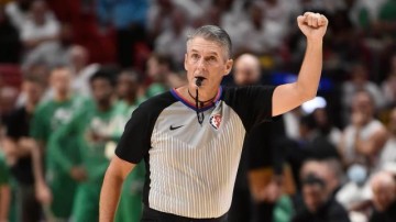 体彩大乐透开奖结果-【观察】NBA延迟响哨是在等球进？裁判主管亲自辟谣